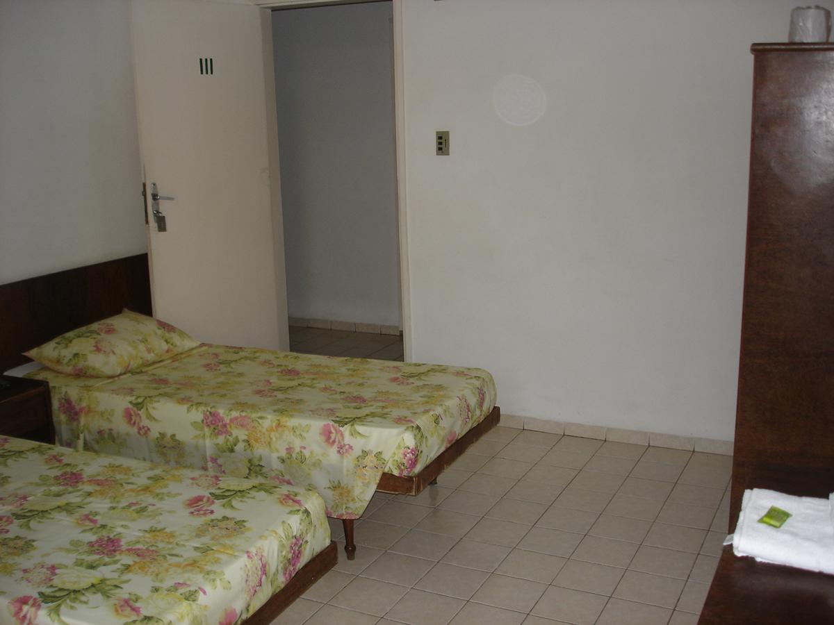 Delmus Hotel Conselheiro Pena Ruang foto